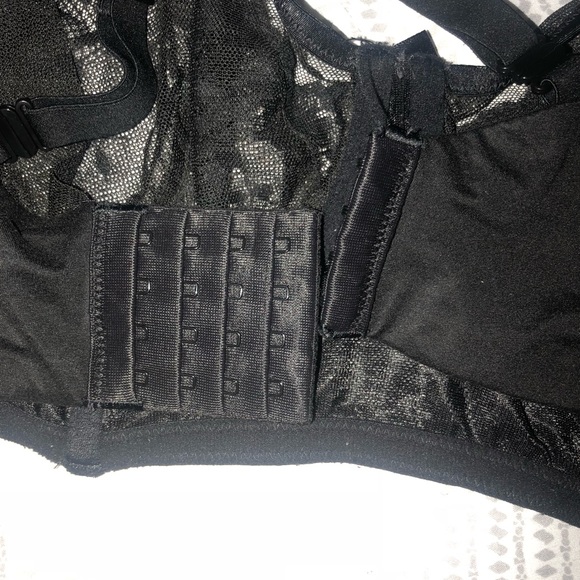 Black lace Victoria secret bra - Picture 3 of 7